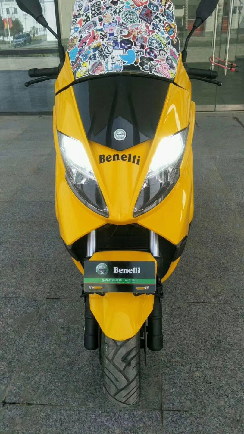 在国内属于限量版的贝纳利银刃250