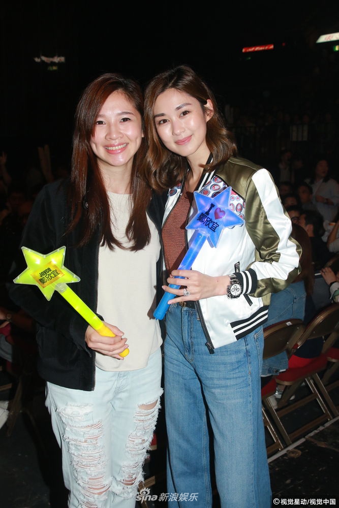 郑欣宜香港开唱 郑少秋岑丽香黄祖蓝夫妇等众多明星好友捧场