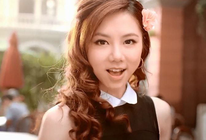 德芙代言人颜值:邓紫棋垫底,汤唯仅排第二,第一最适合!