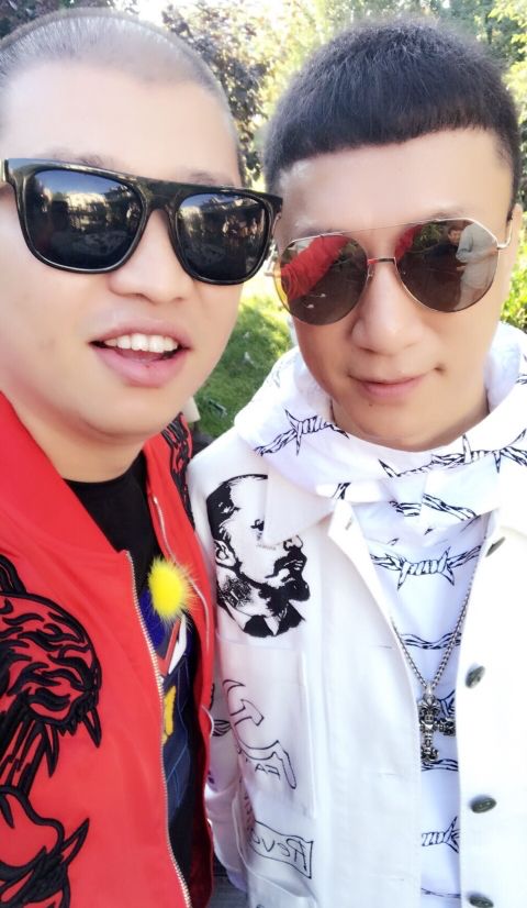 二驴率领徒弟"大热天穿棉袄",打脸中国青年网