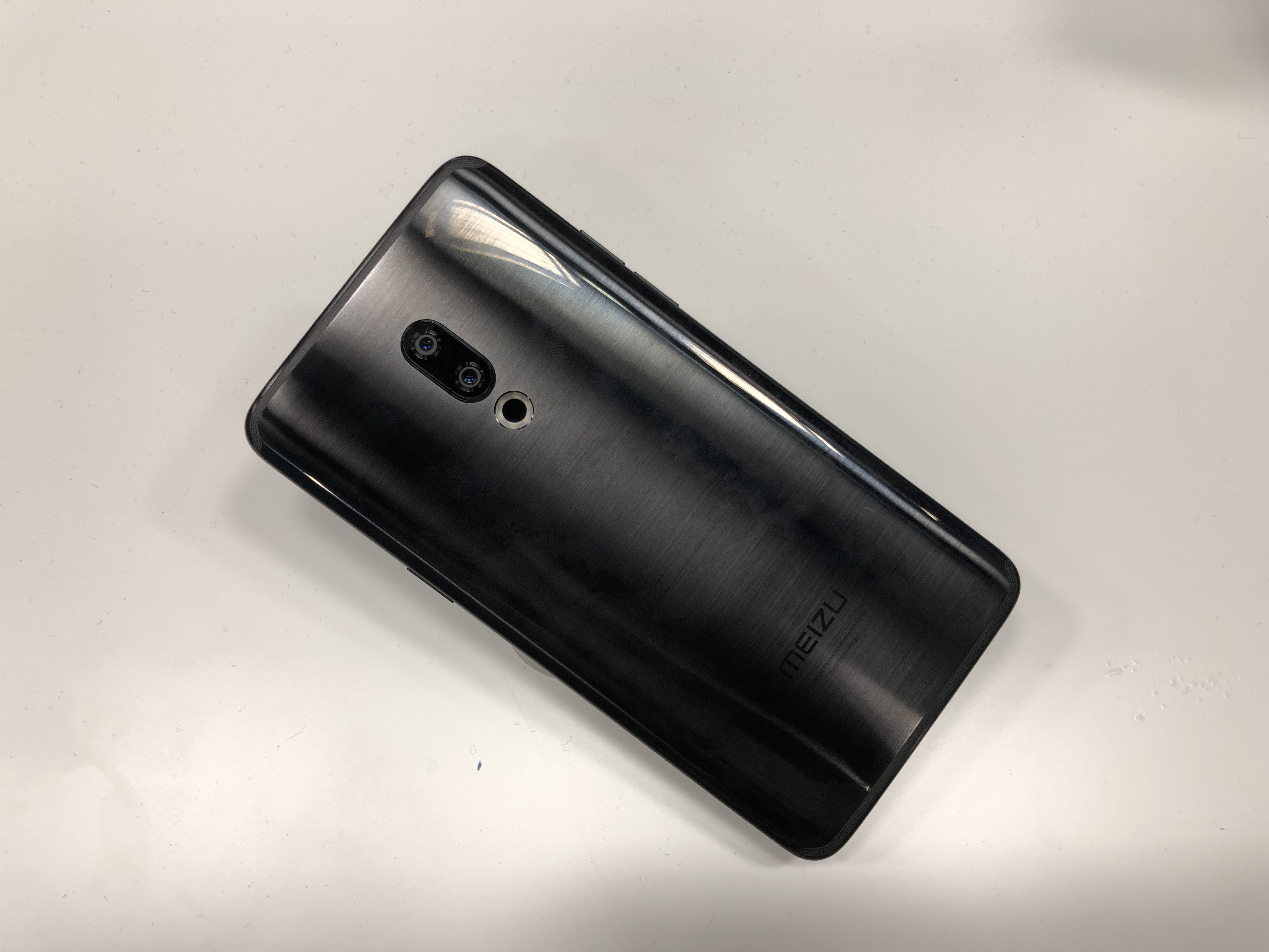 魅族15 plus真机图赏:设计简约而又独具个性