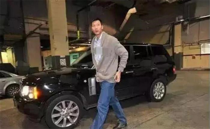 姚明的座驾,易建联的座驾,刘翔的座驾,差距一目了然,车如其人