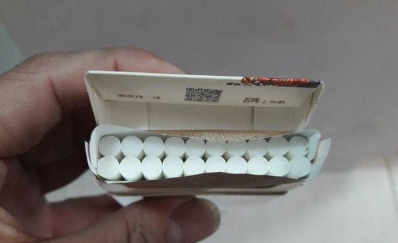 这款细支型香烟,烟味甜纯带梅子味,据说是专为女士而打造的香烟