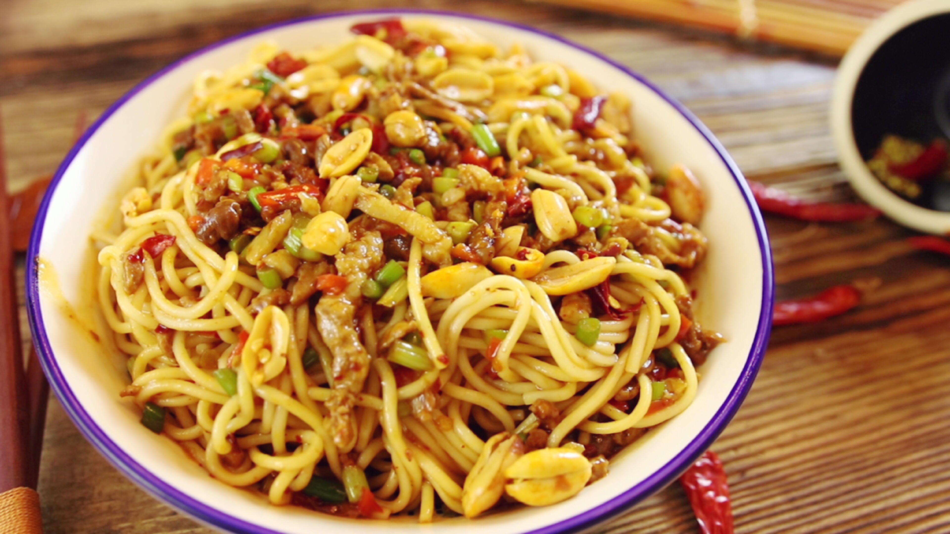 教你一款老干妈肉沫拌面,香辣过瘾超简单!专治各种没食欲