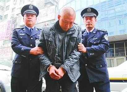 重慶男子轉九萬塊錢給貼心的護士女士,警察:他是四十大叔了