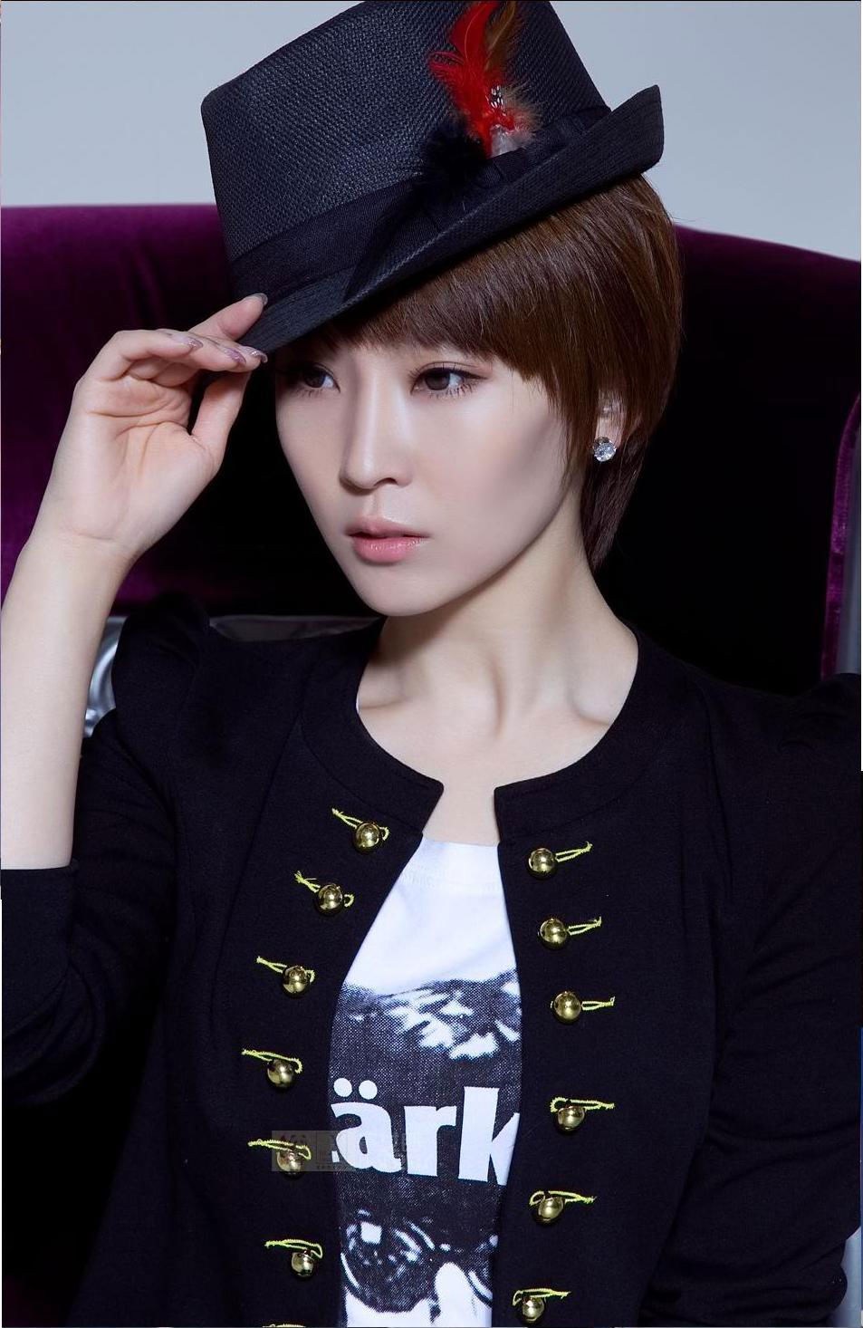 吴京的老婆原来是她,这个80后小女人怎么会爱上他