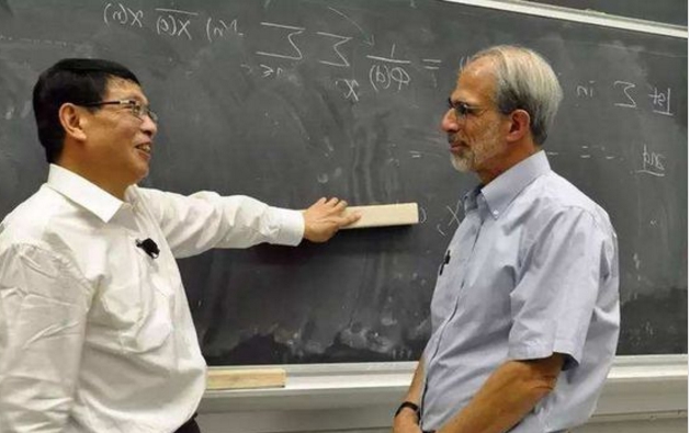 张益唐成名之后,莫宗坚马上跑来攀附,洋洋洒洒写了大篇的文字叙述师徒