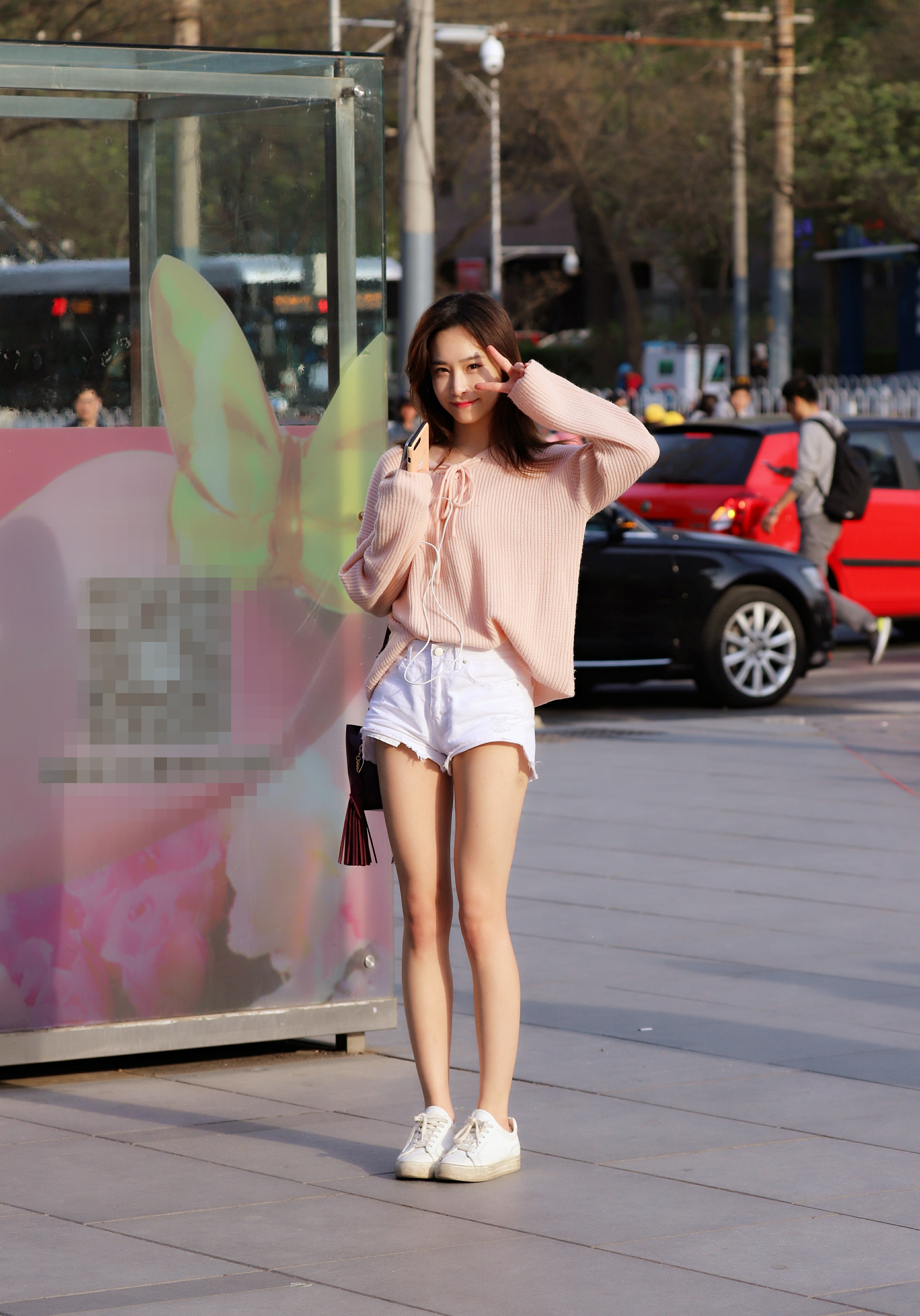 北京街拍:这位姑娘笑容甜美,样子可爱,好像有点喜欢上她了