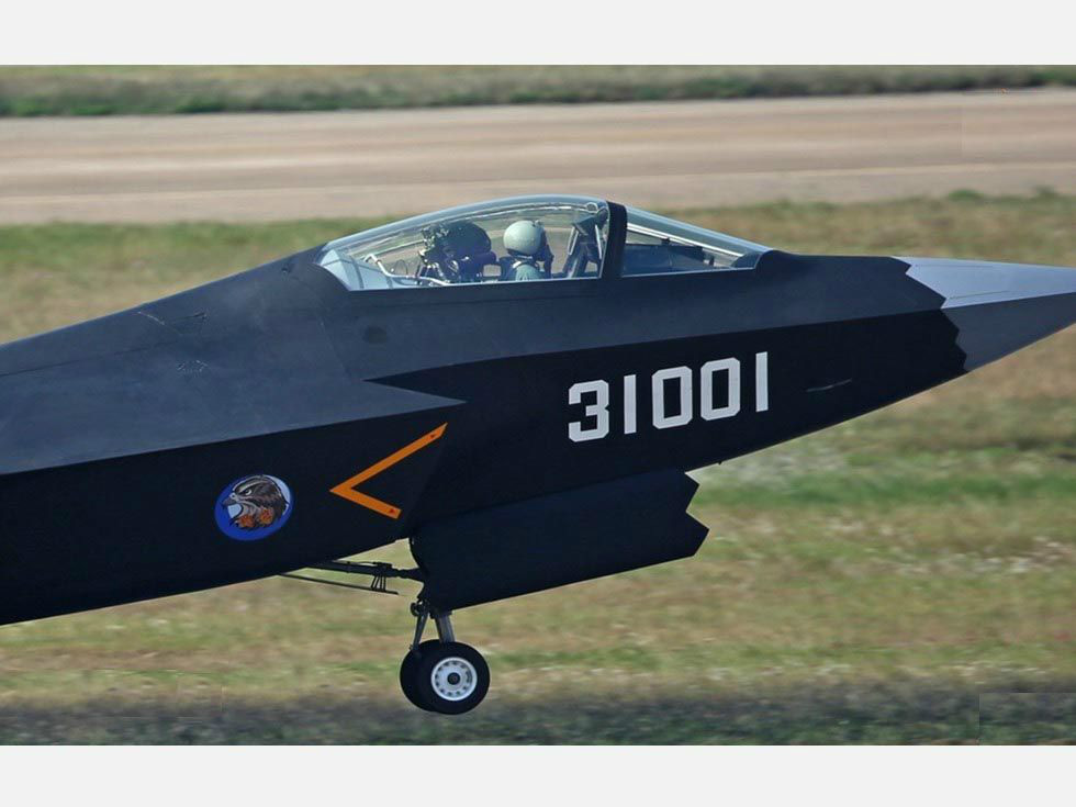 中国闪电战机歼-31 鹘鹰振翅欲飞翔