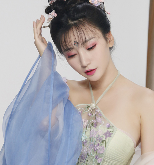 柳岩6个古装造型,第三个好丑啊,第一个美到极致却鲜为人知!