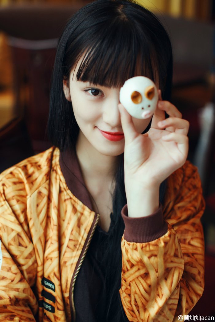 武大校花黄灿灿和男友分手后整容,网友:问世间情为何物?