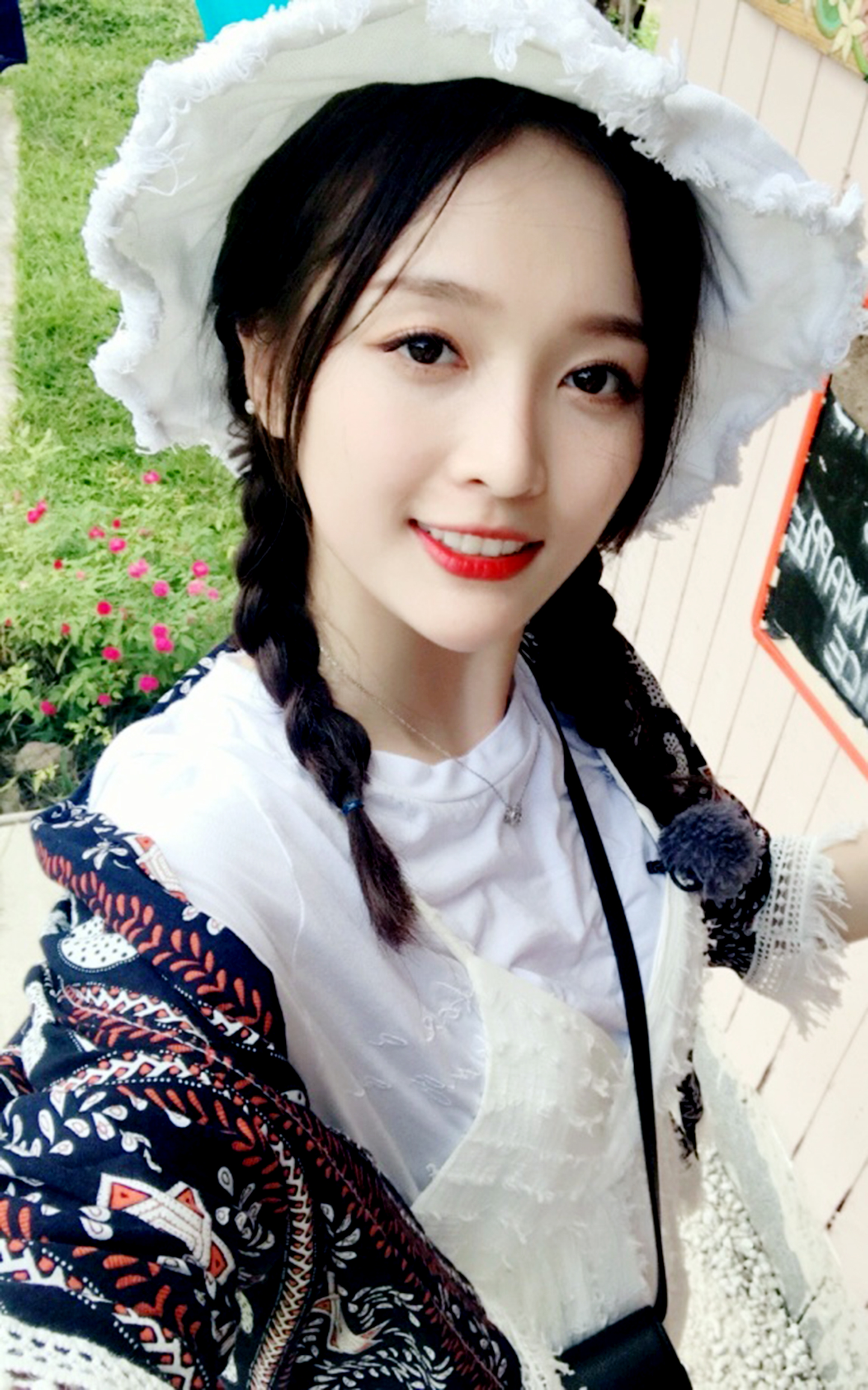 吴宣仪:95少女歌手,笑容与奶茶妹妹神似,活泼开朗甜美可人