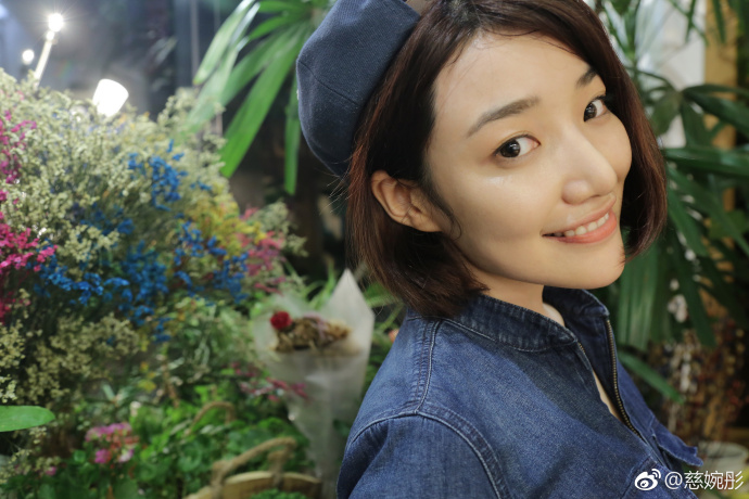 《一起同过窗》中高冷的许连翘,现实生活中却像一个邻家女孩