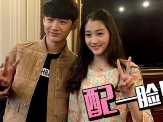 盘点:白敬亭的亲密照,图一配一脸,最后一张超级的亲密