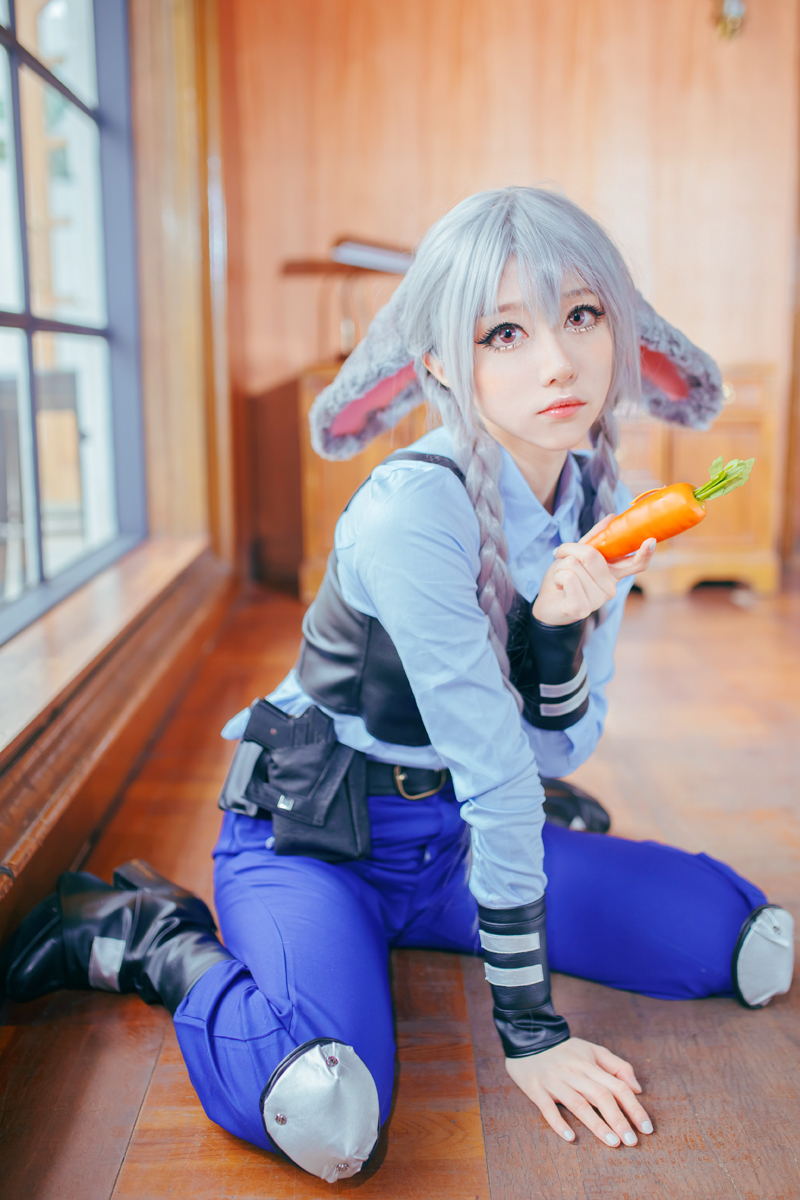看高颜值妹子玩cosplay是很赏心悦目的事情!这朱迪是不是很可爱