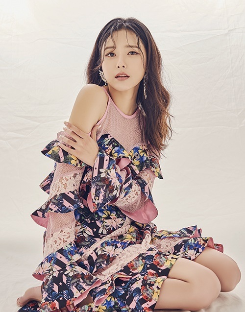 在拍摄后的采访中,吴智恩除了谈到作品活动外,还分享了自己与老公的