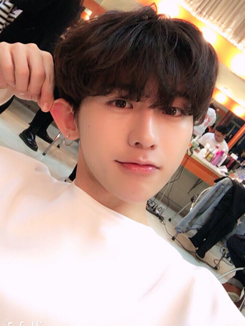 14岁的蔡徐坤,16岁的蔡徐坤,18岁的蔡徐坤,网友:差距好大!