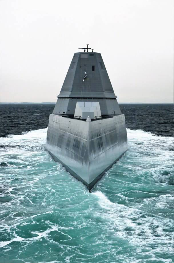 建造的第二艘ddg1000朱姆沃尔特级导弹驱逐舰ddg1001迈克尔蒙-索尔号