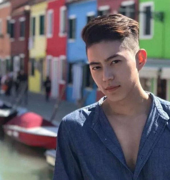 2018流行"剃青皮",最适合夏天的男士发型!