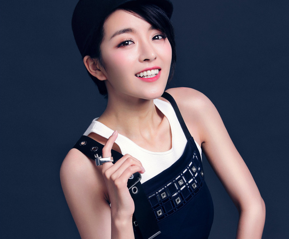 种丹妮素颜魅人的气质