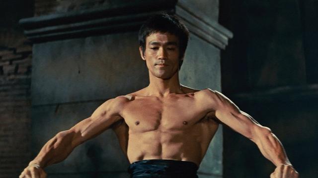 看完李小龙的肌肉,再看阿里的肌肉,差距不是一星半点啊!