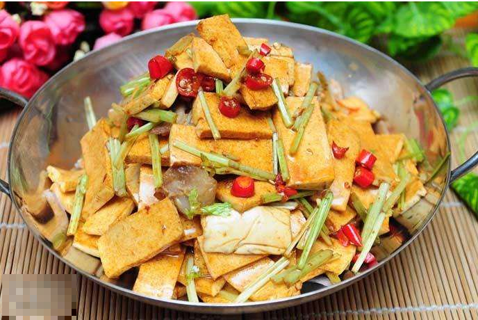 干锅千页豆腐这样制作,永远也吃不够,原因很简单