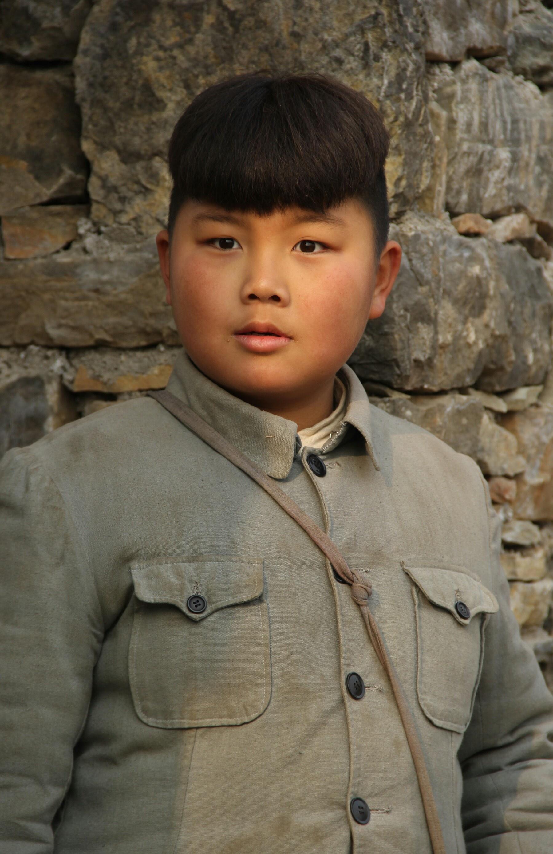 释小松,2006年3月9日出生于新疆库尔勒市,中国内地男演员.