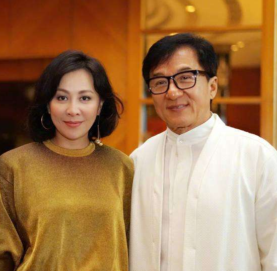 成龙与百分之八十的当红女星传过绯闻,最后娶回家的为什么是她!