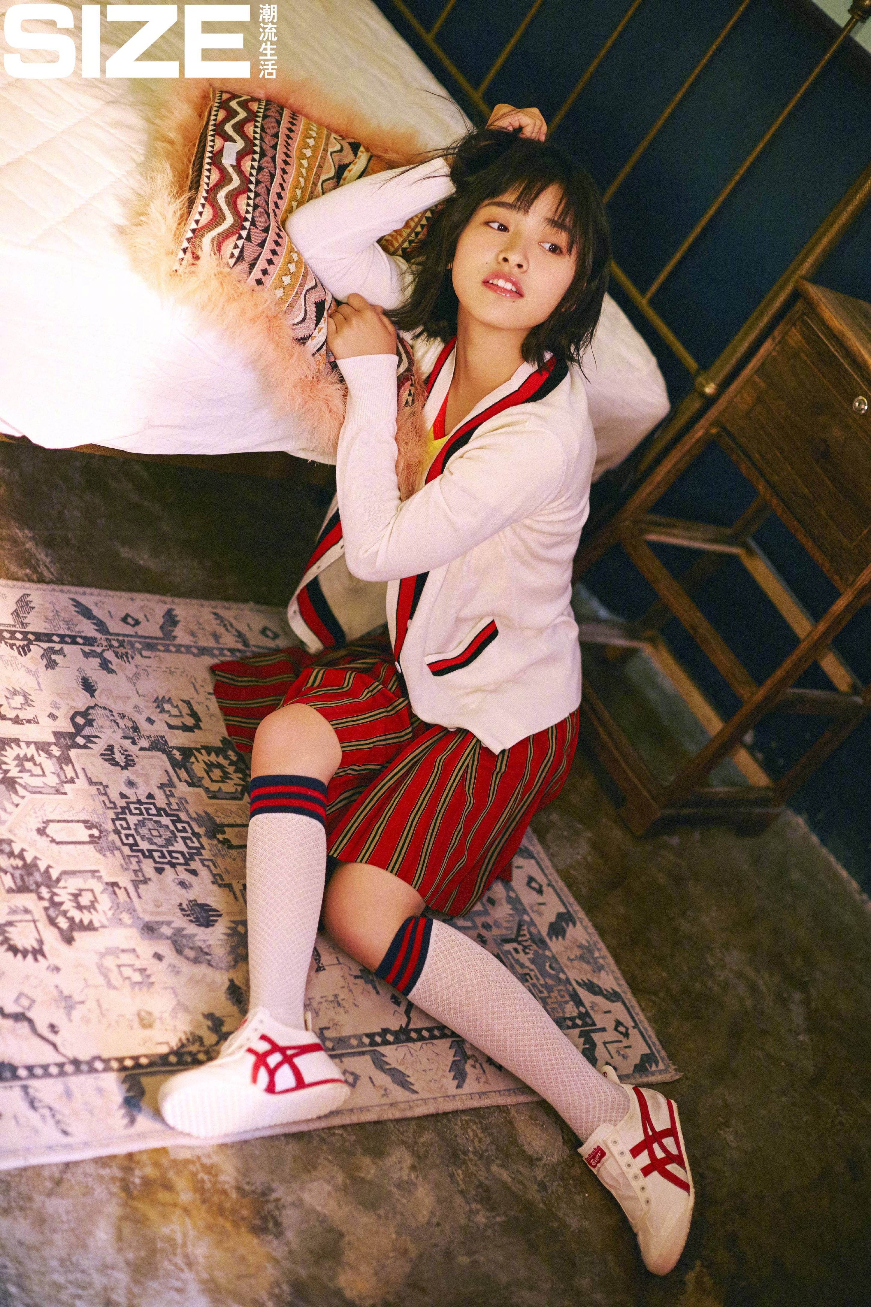 沈月最新时尚封面大片,漂亮与可爱并存