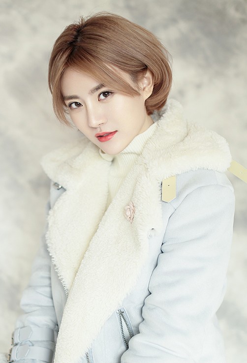 牟星是个灵动的姑娘,图1甜美,图2优雅,图3阳光