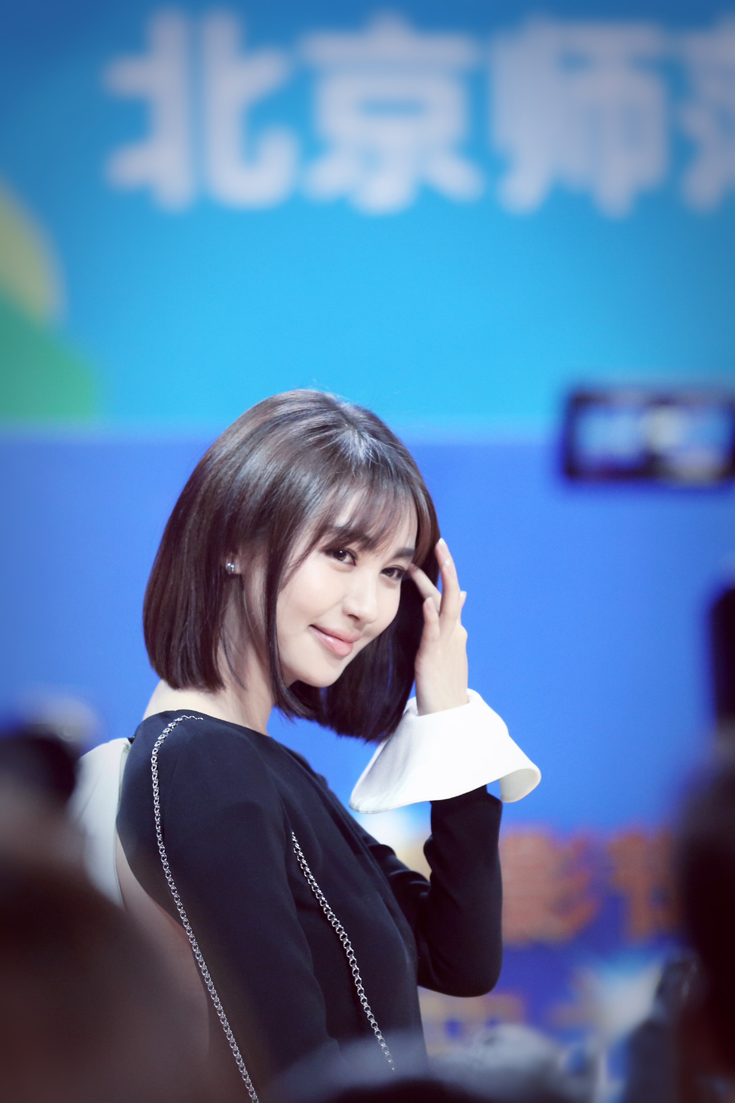 李菲儿,青春时尚魅力尽显女神范儿