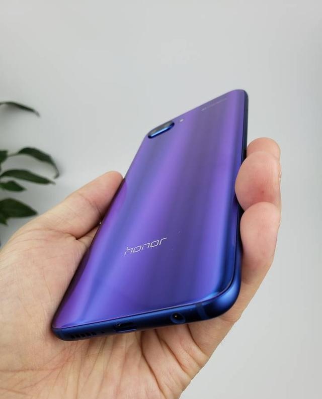 华为荣耀10幻影蓝到了,色彩变幻,果然漂亮