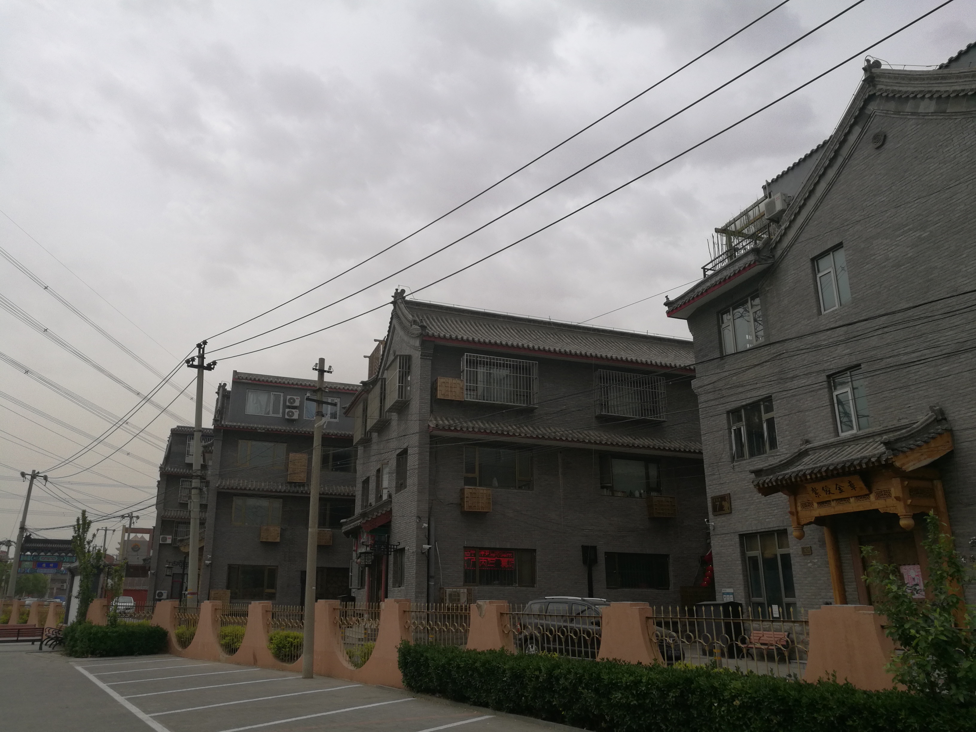 北京朝阳区的高碑店村:建筑风格非常奇特的农村现代化成果