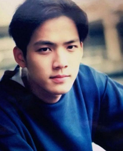 钟汉良20岁旧照被曝光,从小帅到大,网友:这才是校草!