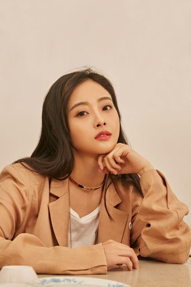 郭玮洁美照,脸上洋溢的青春的自信,年轻真好