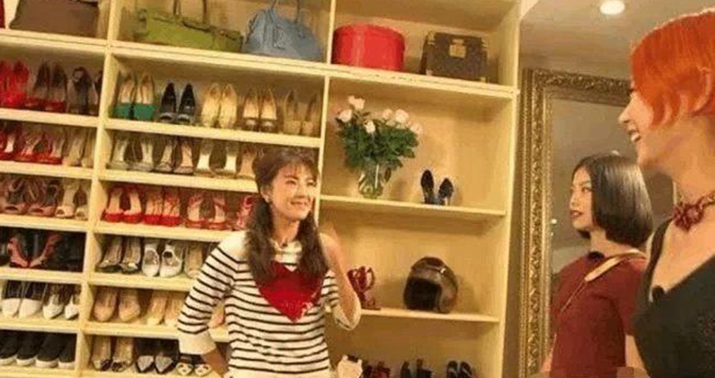 赵丽颖衣帽间,霍思燕衣帽间,范冰冰衣帽间,差别不是一般大!