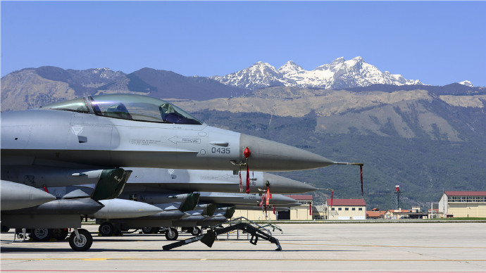 意大利空军f-16战机