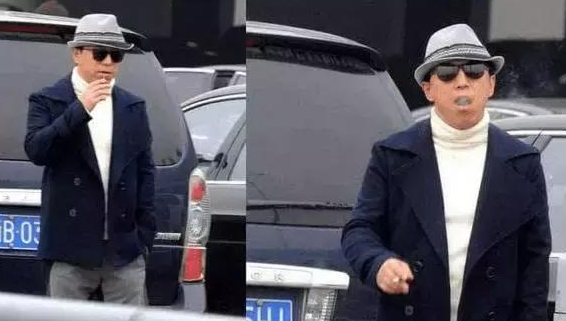 爱抽烟的男星,黄家驹舞台上边抽边调音,影帝黄渤只抽白将军