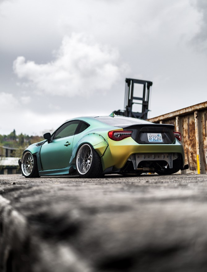 低趴改装的斯巴鲁brz,一头蓄势待发的猛兽