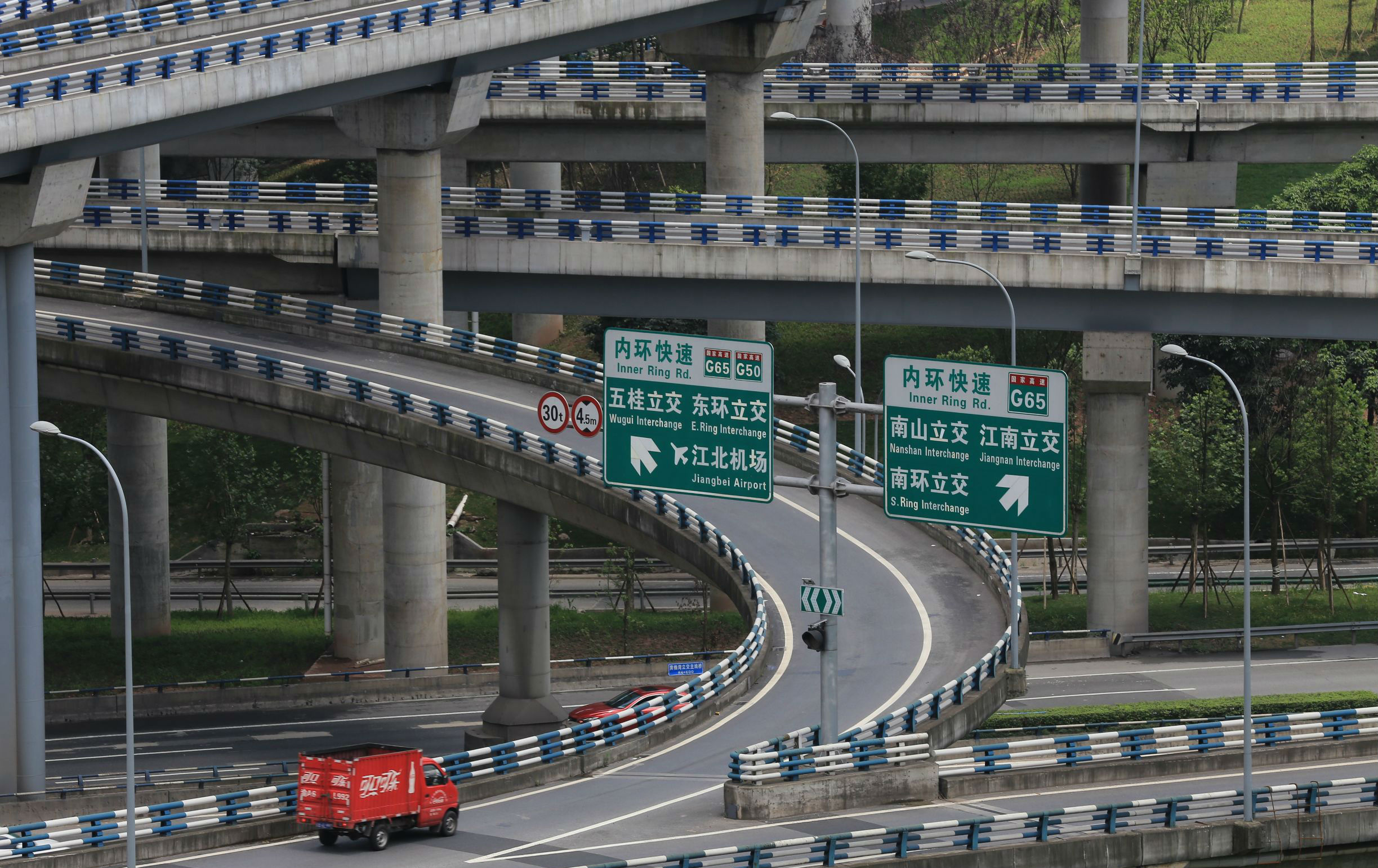 "走错一个匝道,就是重庆一日游""在这座3d城市,导航看了都要哭",近段
