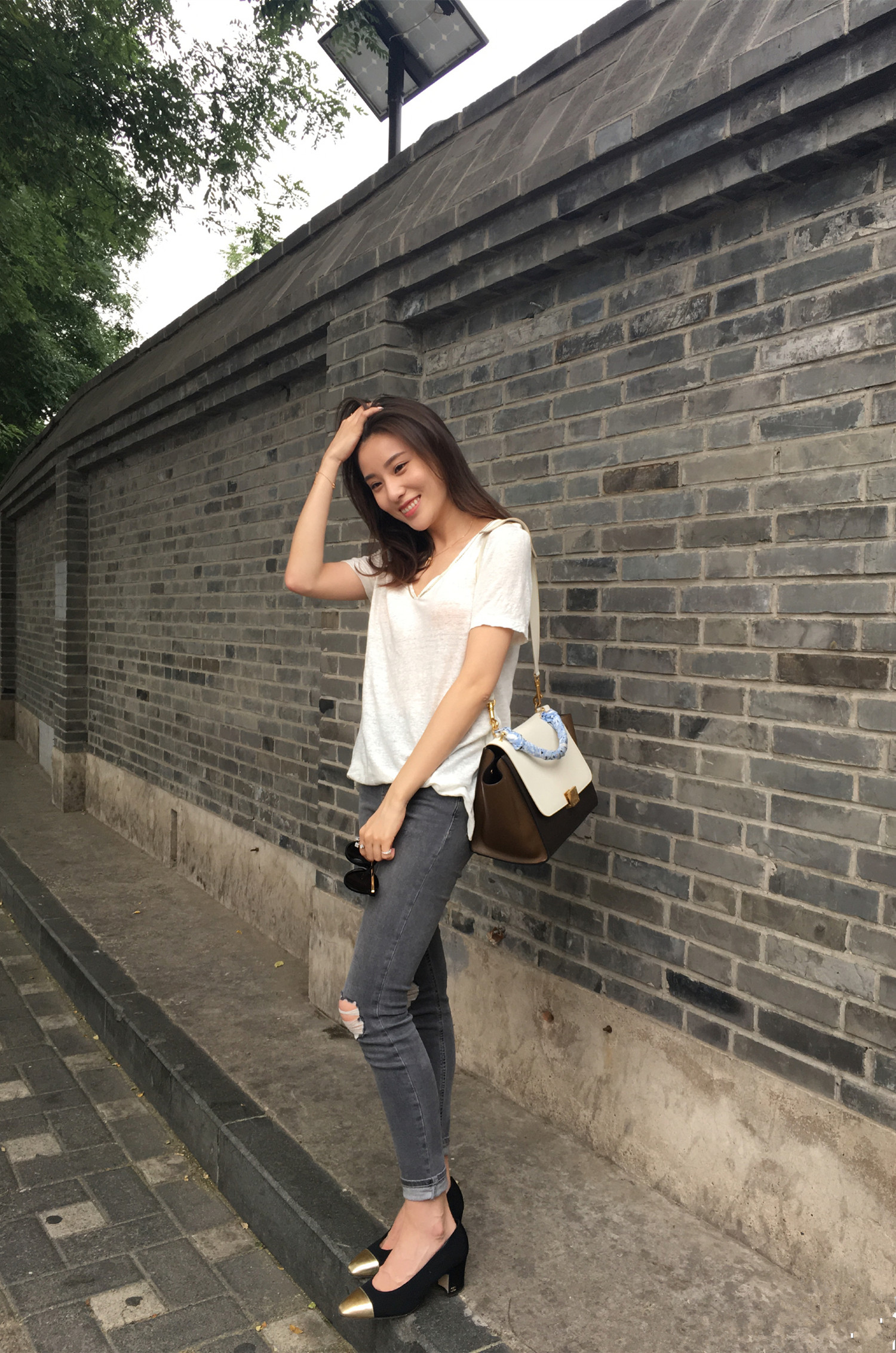 曾出演花千骨剧中的轻水,生活中的鲍天琦很有女神气质