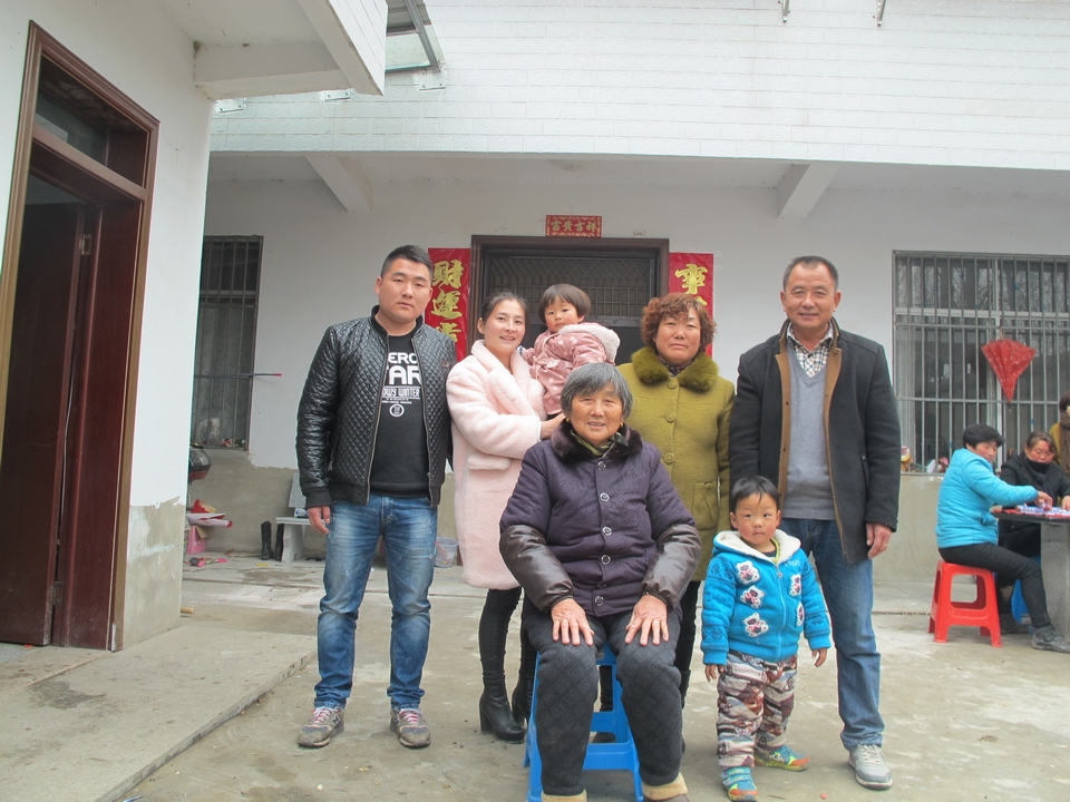 老婆连生两儿子,堂哥天天嘲讽我们,5年后再见面,他却羡慕嫉妒