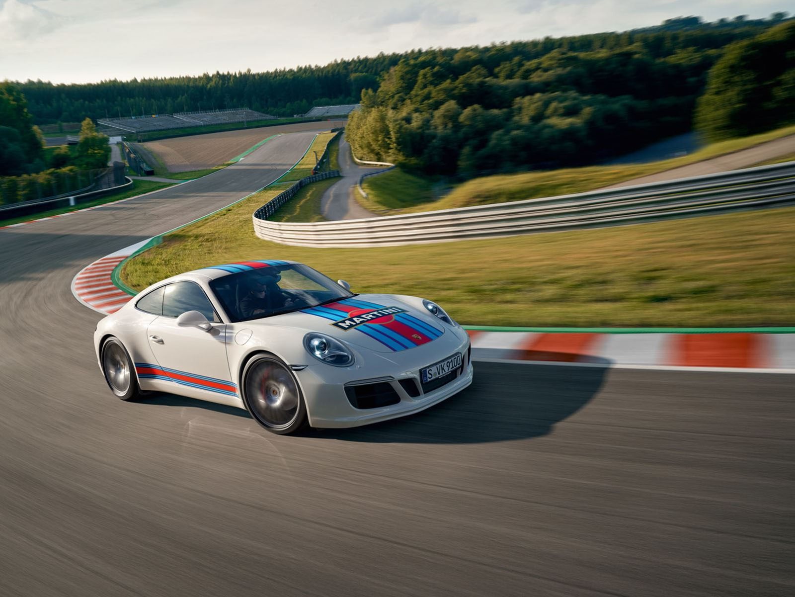 保时捷现在提供911款标志性马提尼车型