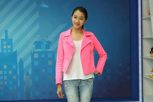 证明!关晓彤不是跟鹿晗在一起才变土的,她是从小土到大!