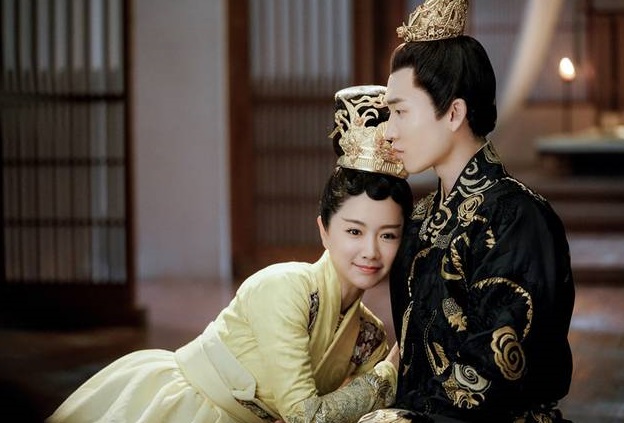 她是《凤囚凰》中腹黑女,也是《乘风破浪》发廊妹,现实中她更美