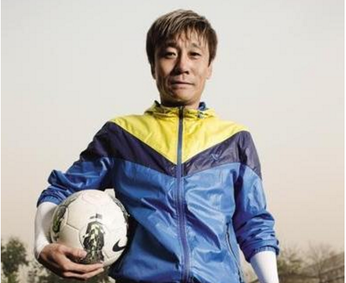 那英前男友高峰近照,两人相恋十年未婚生子,如今娶体校同学