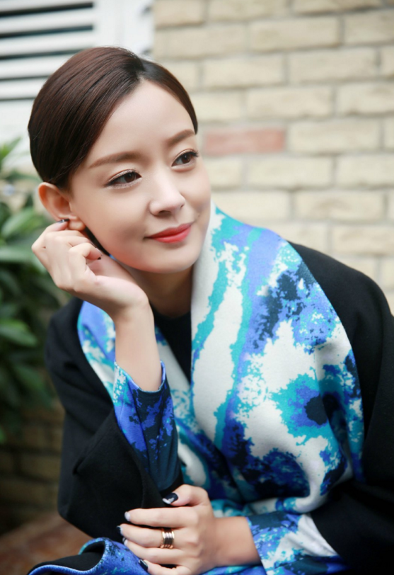 周奇奇美照,柔桡轻曼,妩媚纤弱,真是旷世之美