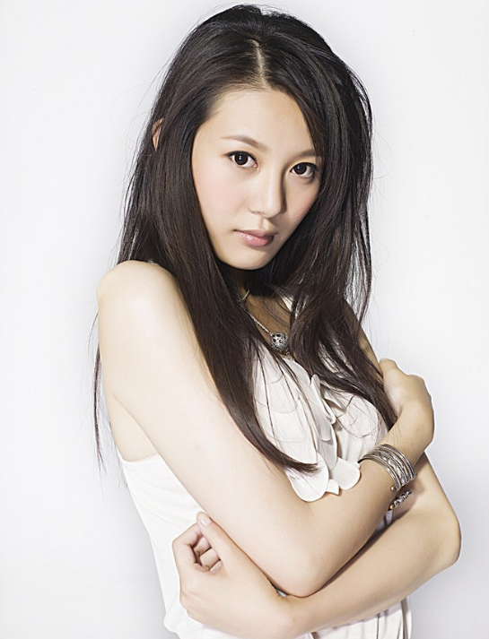 邬靖靖有着温婉古典的长相,绝对是史上最清纯的西施