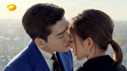 《温暖的弦》张钧甯吻戏引热议,评论炸了!网友:好般配的一对儿