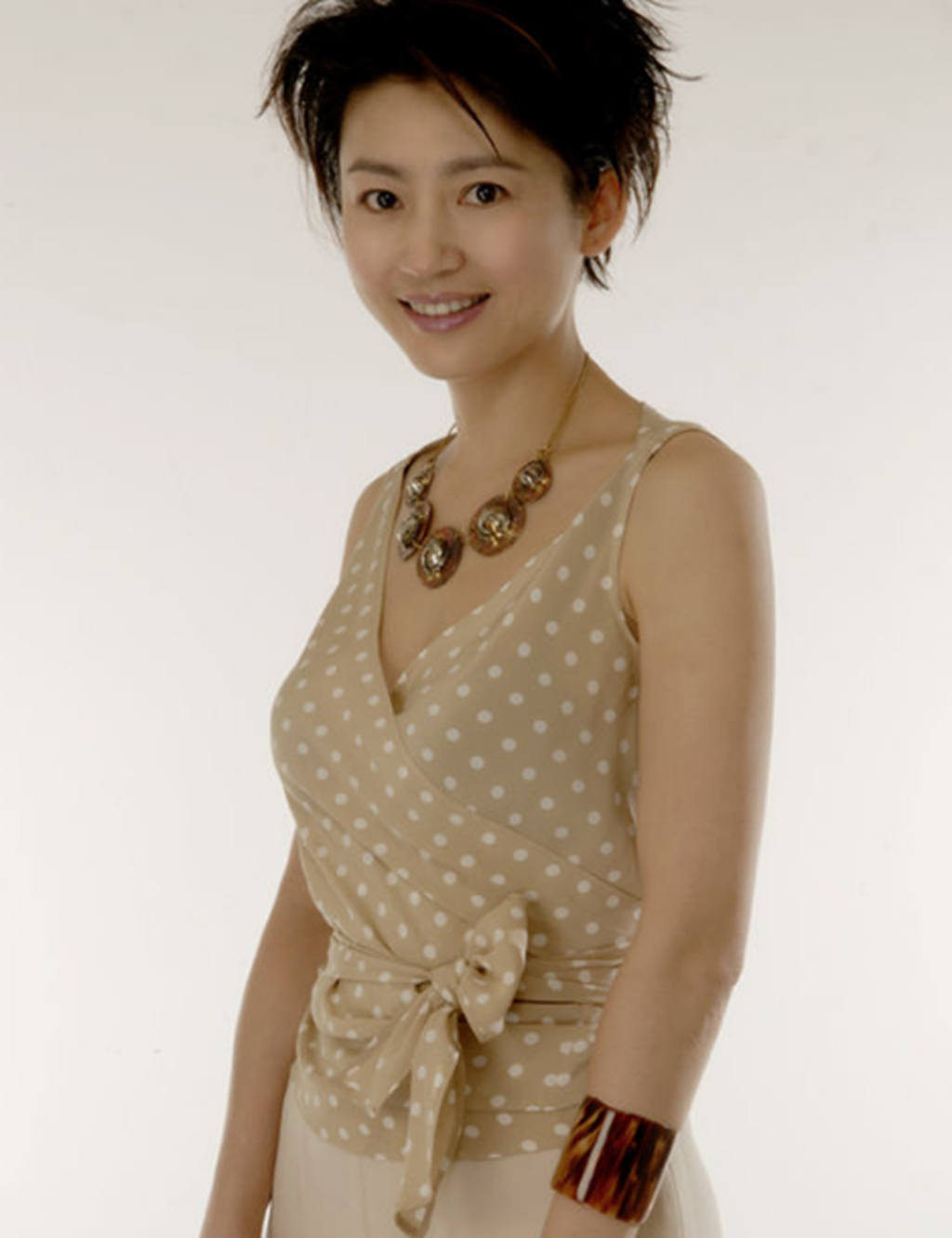 王小丫,1968年1月22日出生于四川省昭觉县,中国内地女主持人,毕业于